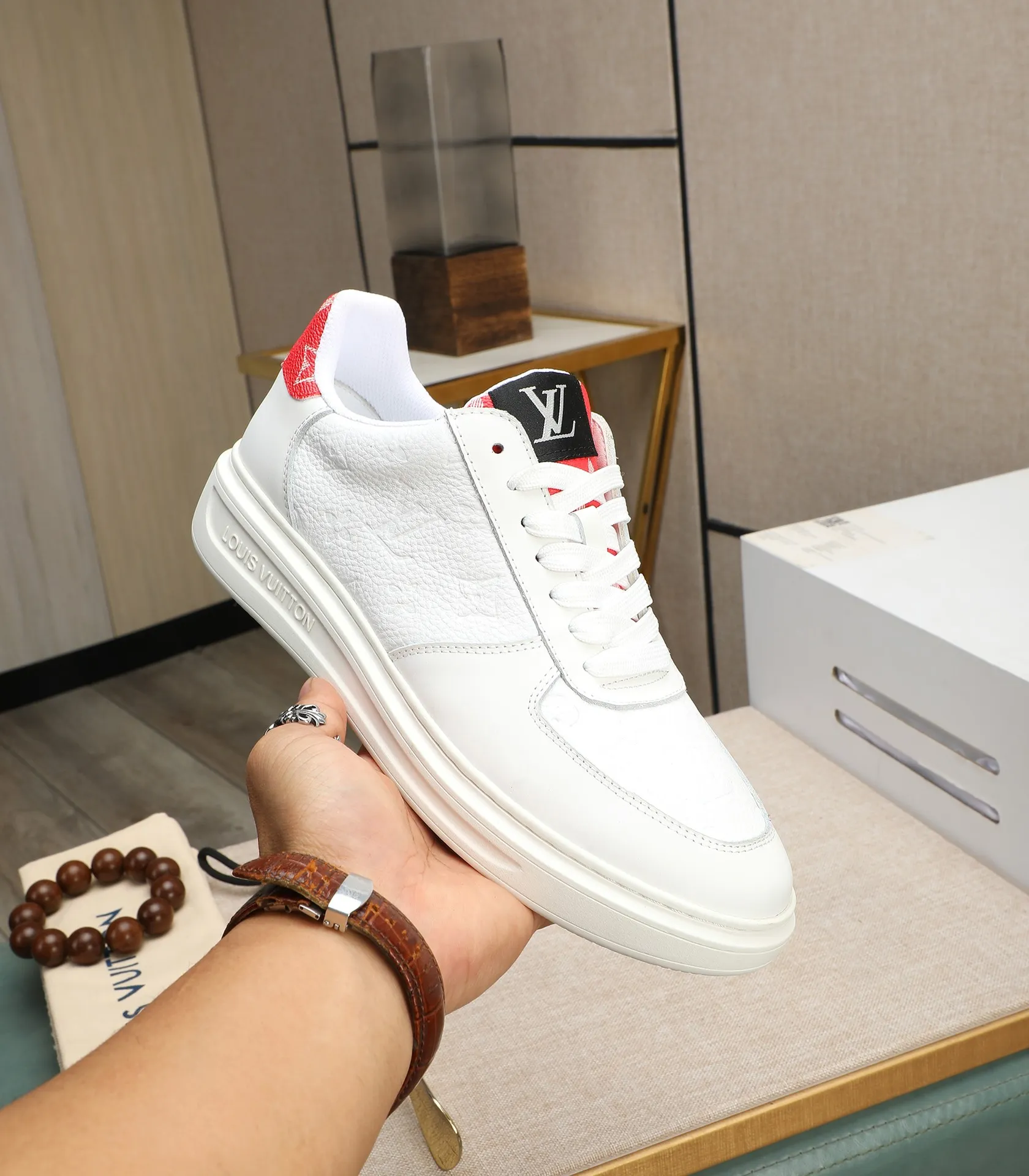 Men's shoes 💰540 💰(Niuli: full package) louis vuitton (Louis Vuitton/lv) top 🔍🔍 new models are on sale at the same time at the counter. The upper 🇮🇹 is imported from Italy, first-layer cowhide, and the lining is fully imported cowhide. 💪💪, completely 1⃣️ to 1 ⃣️Re-engraved🇮🇹💪💪, ⚠Sole: The original sole is specially provided by the original factory, the exclusive movable molded sole is super comfortable, ⚠The original factory follows the order, 🔍🔍high quality, you can enter and exit the counter at will, welcome to compare⚠. Code number:38-44